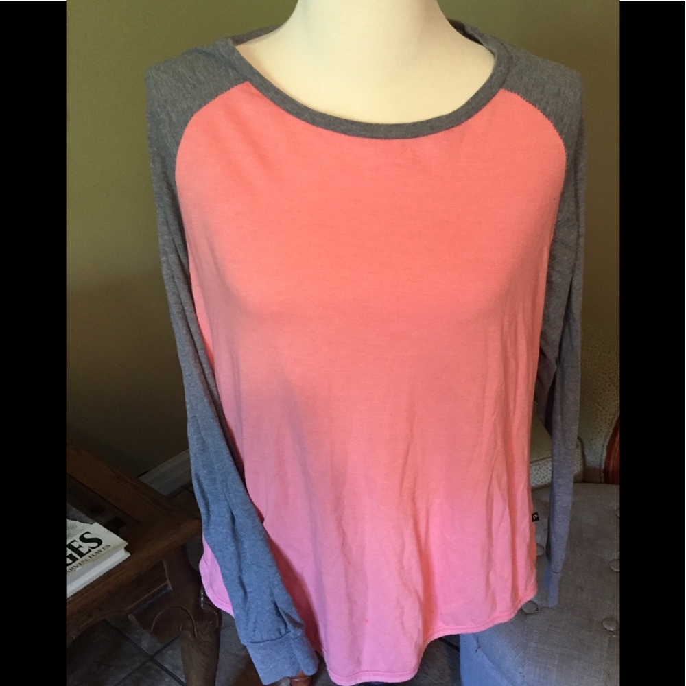 3/4 sleeve two tone T-shirt